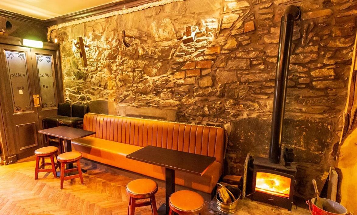 The Whisky Vaults Hotel Oban Bagian luar foto