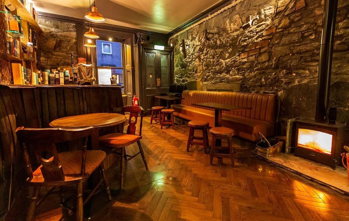 The Whisky Vaults Hotel Oban Bagian luar foto