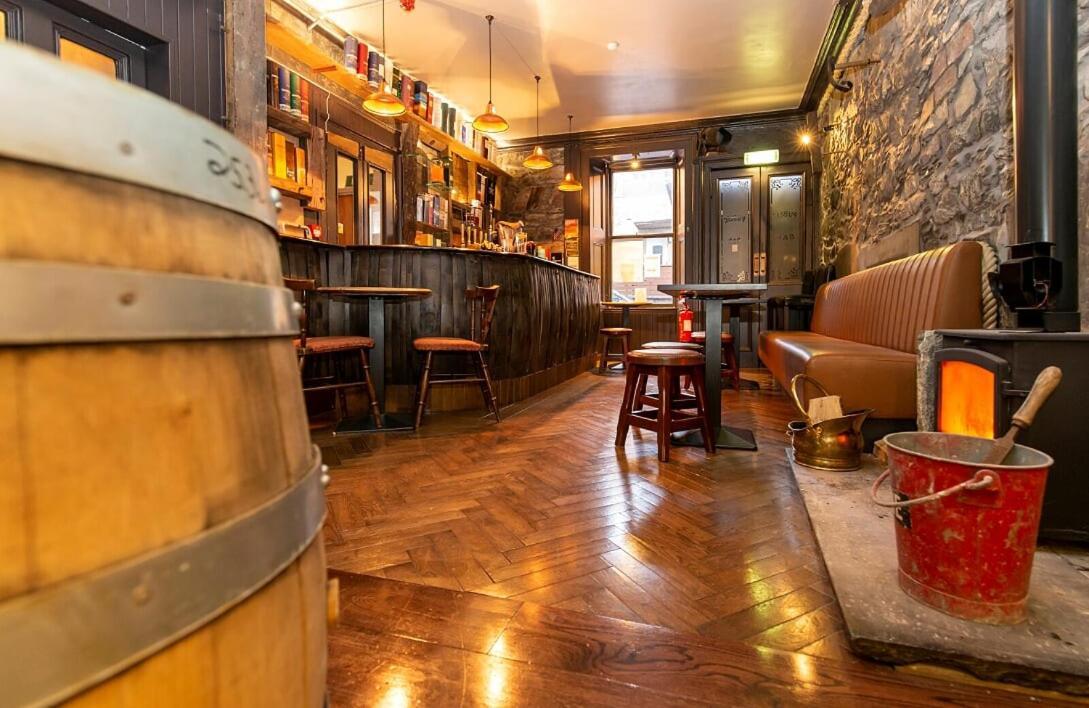 The Whisky Vaults Hotel Oban Bagian luar foto