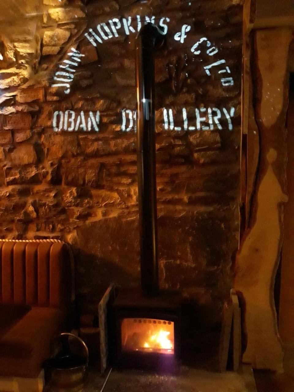 The Whisky Vaults Hotel Oban Bagian luar foto
