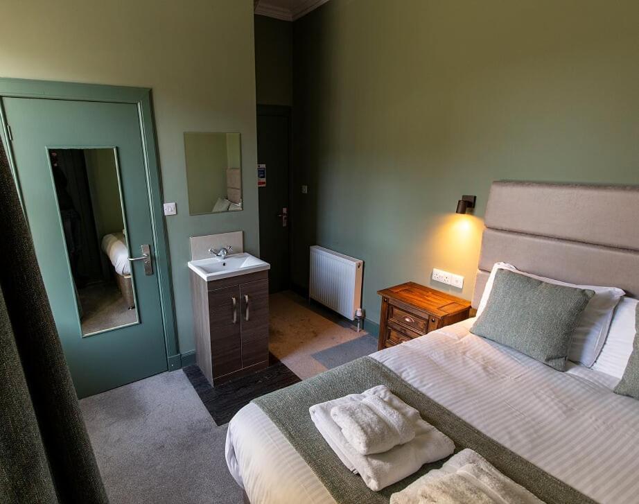 The Whisky Vaults Hotel Oban Bagian luar foto