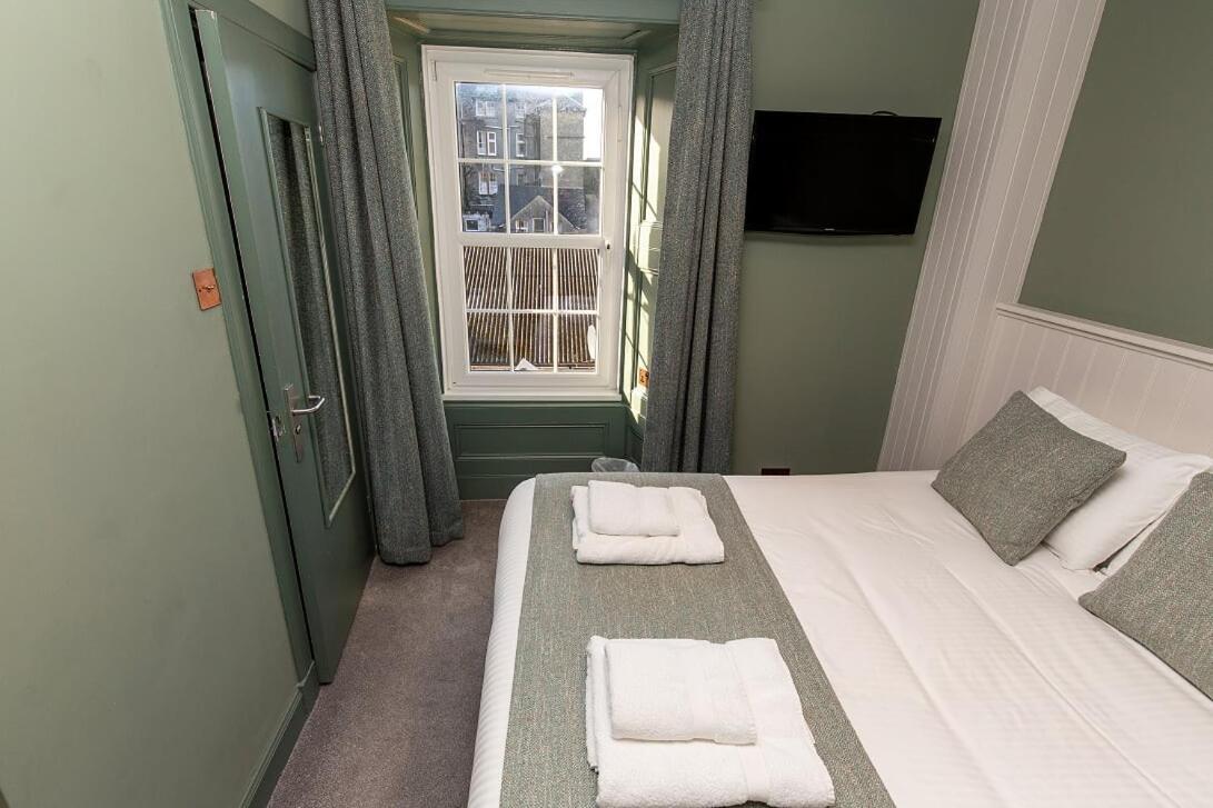 The Whisky Vaults Hotel Oban Bagian luar foto