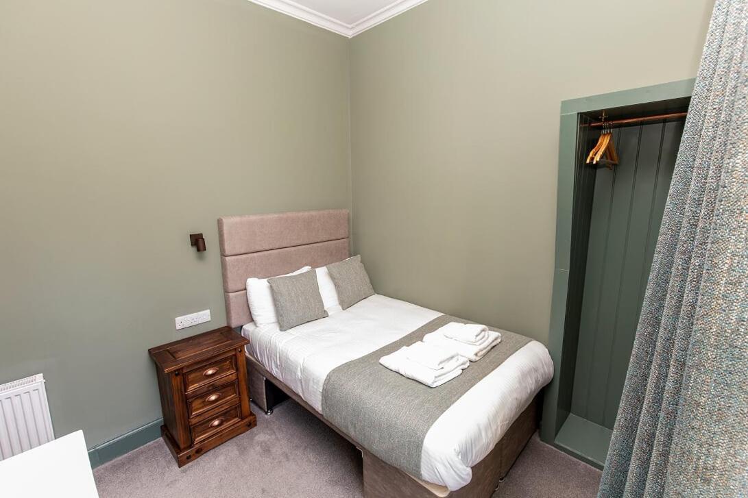 The Whisky Vaults Hotel Oban Bagian luar foto
